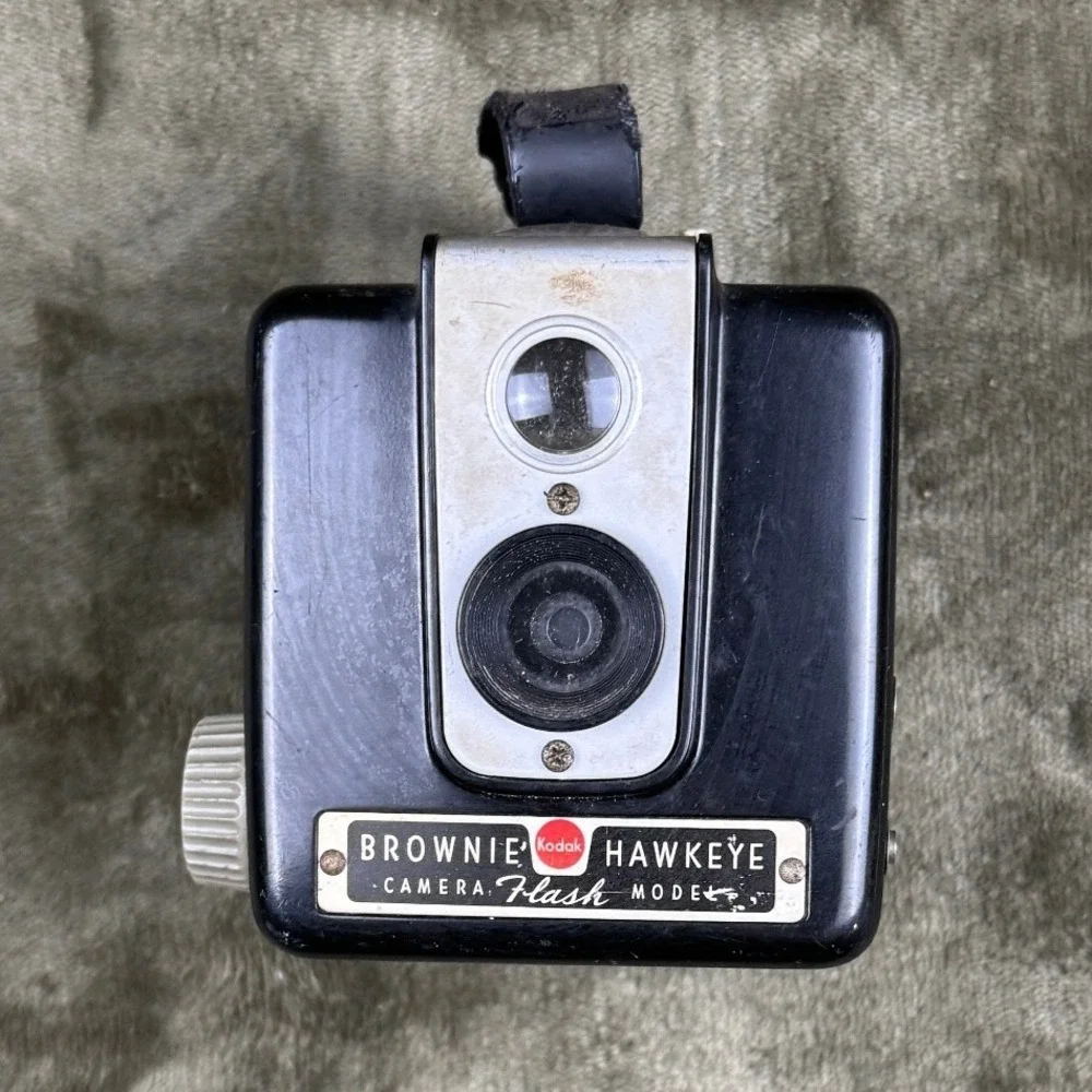 Vintage Kodak‎ Brownie Hawkeye Flash Model Bakelite Box Camera 620 Film 1950s